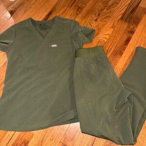 Figs Green Scrub Set